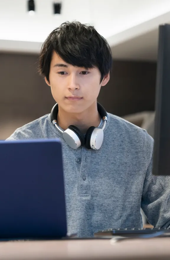 映像処理や分析を行い、チームや選手に貢献する
